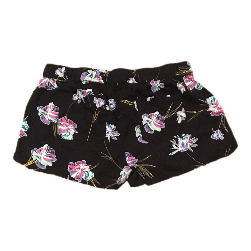 NWT Vans Women’s Janek Floral Shorts - Picture 2 of 3
